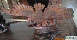 紅木小件與老鷹擺件 工藝與文化的完美融合